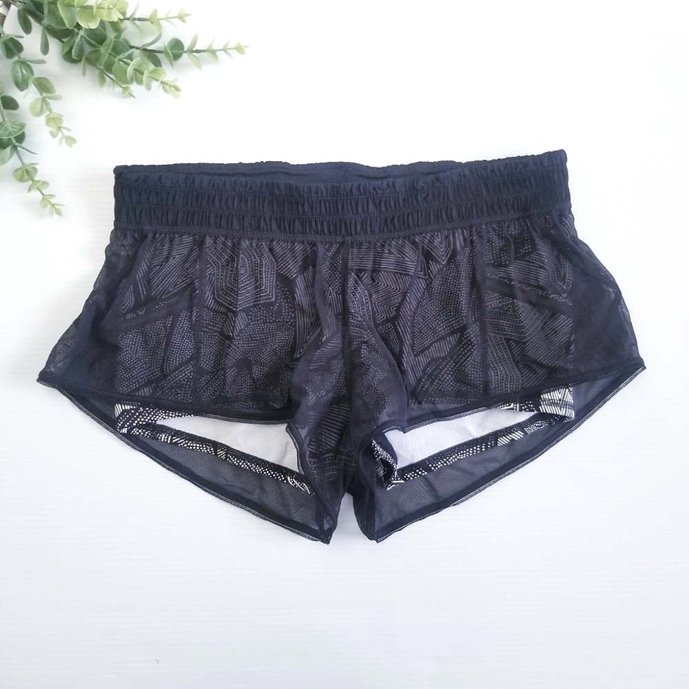 LULULEMON City Sky Run Short Size 6 Black Dottie Tribe White Black